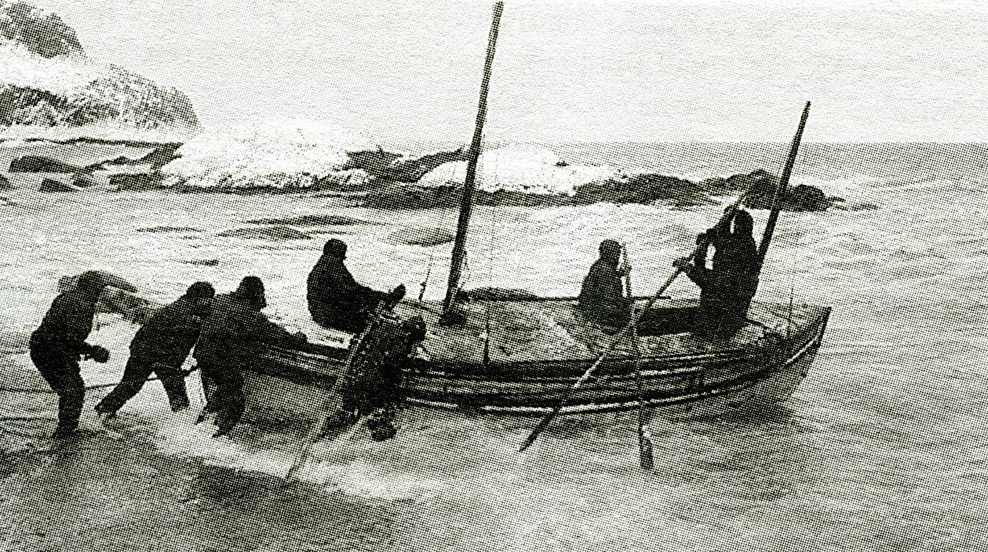 hackleton and his small crew depart the rugged shores of Elephant Island