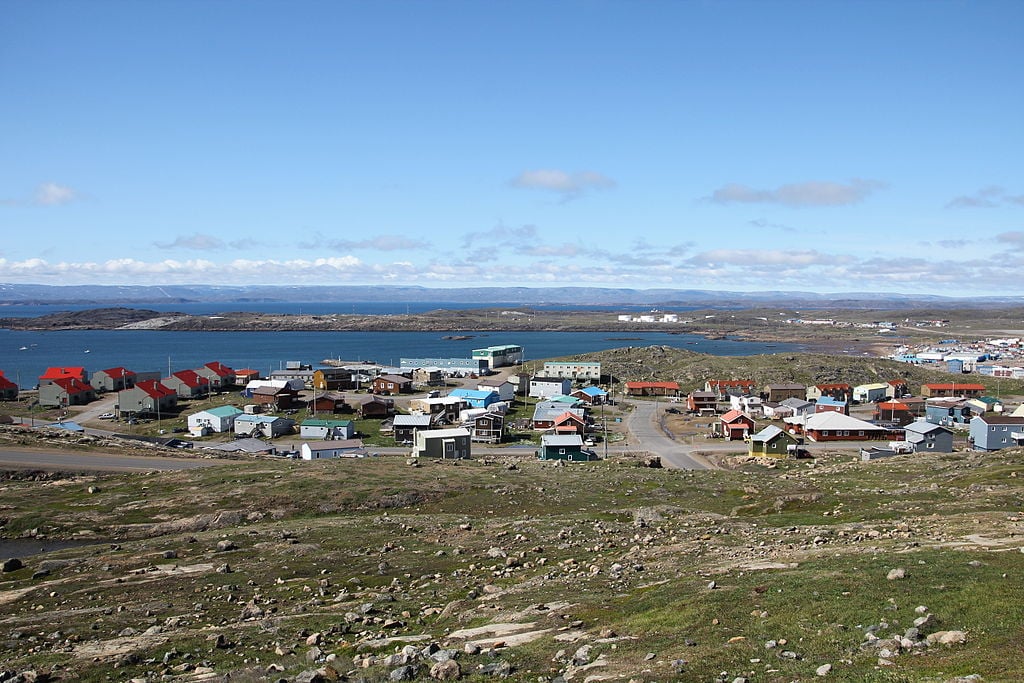 Located in Frobisher Bay’s Kuujussi Inlet, Iqaluit lies northeast of Hudson Bay, in the Everett Mountains. Photo: Sebastian