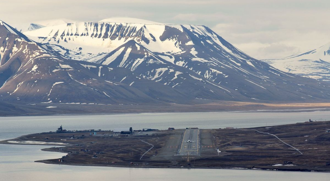 Longyearbyen Airport serving the Arctic island of Spitsbergen. Image credit: Wikipedia 