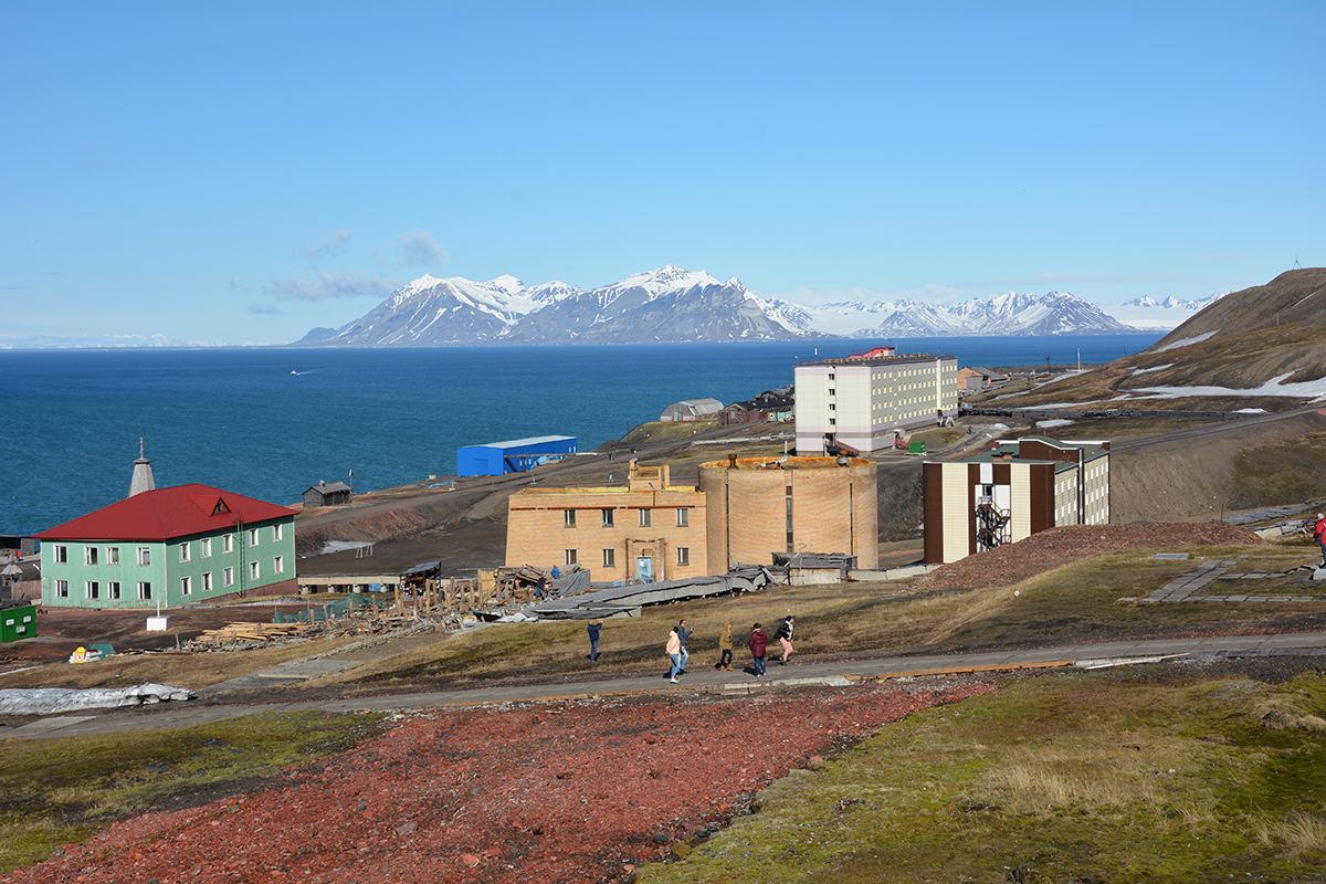 Travelers explore the community of Barentsburg while on expedition in Svalbard with Quark. Photo: Hans Lagerweij