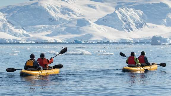 Paddling excursion in the Antarctic